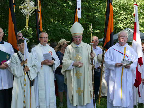 Festgottesdienst zum 1.000 Todestag des Heiligen Heimerads auf dem Hasunger Berg (Foto: Karl-Franz Thiede)